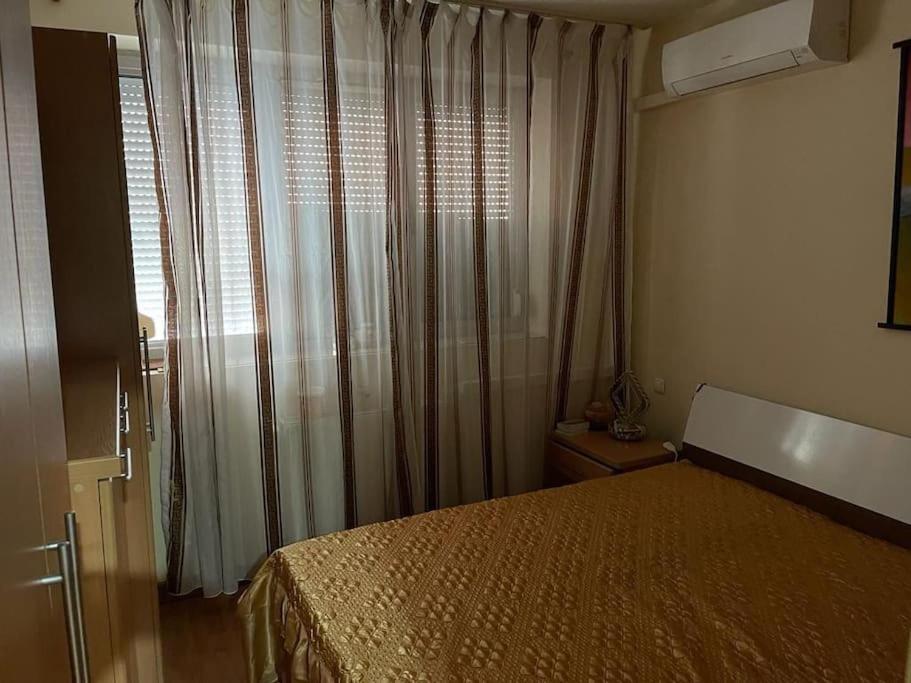 Apartament Cu Un Dormitor / One Bedroom Apartment Satu Mare Exteriör bild